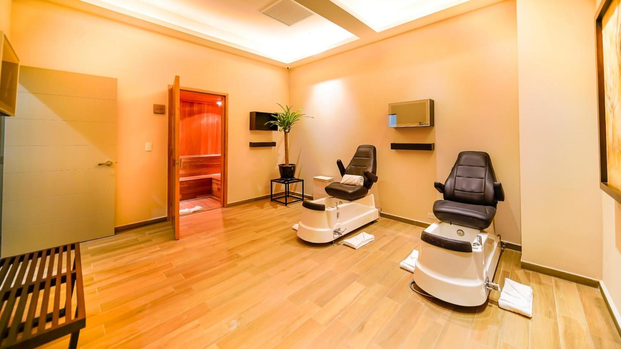 Metria Hotel 莱昂 外观 照片 A nail salon