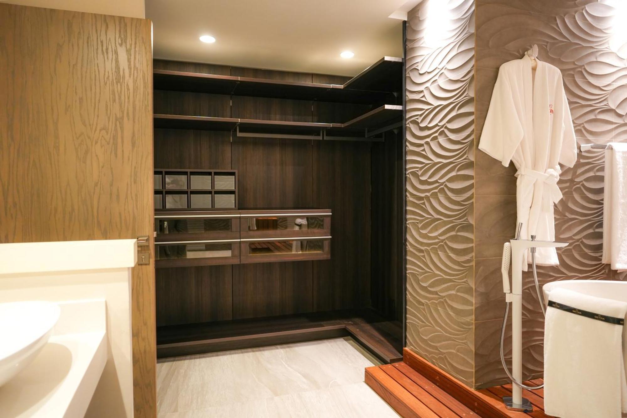 Metria Hotel 莱昂 外观 照片 A shower enclosure